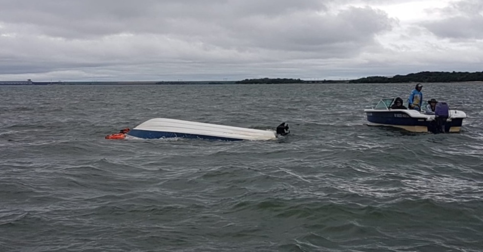 Posadeños rescatados tras vuelco de lancha