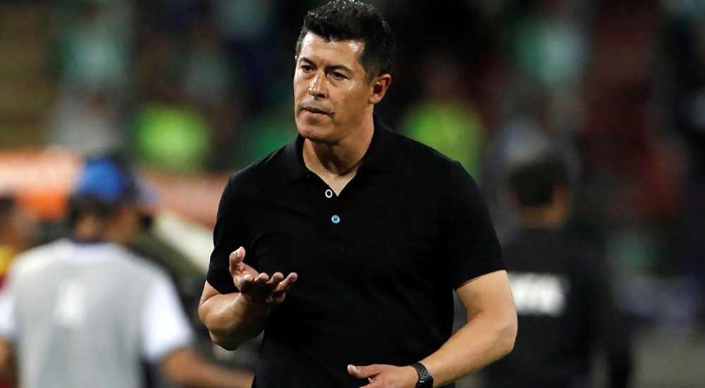 Almirón firmó y asume este martes en San Lorenzo