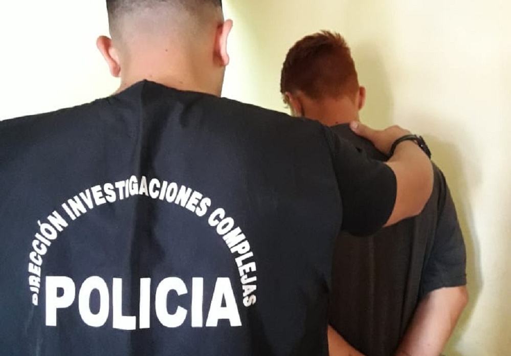 Detienen a sospechoso de robo de baterías