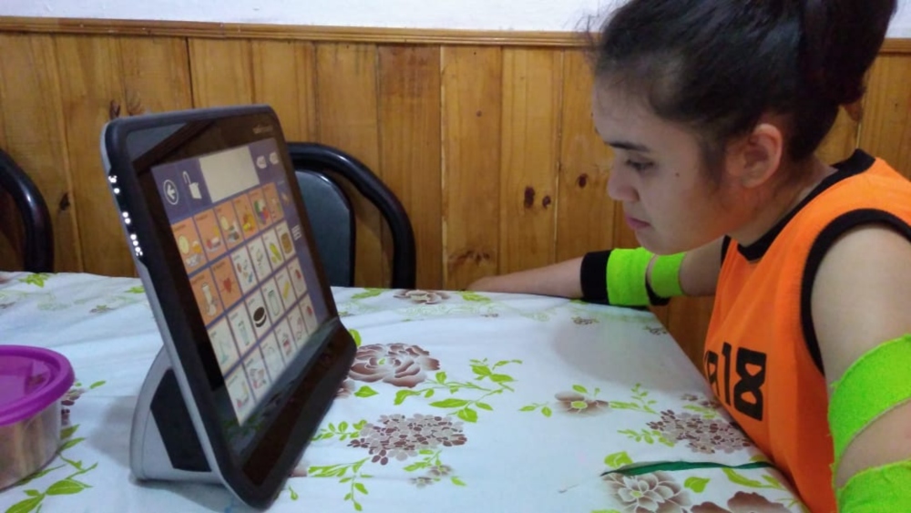 Síndrome de Rett: los avances de Luciana gracias al “Toby”