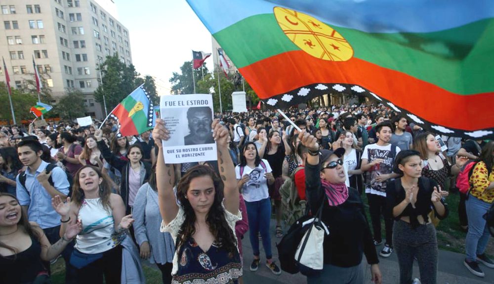 Renuncia gobernador chileno por el brutal asesinato de un mapuche