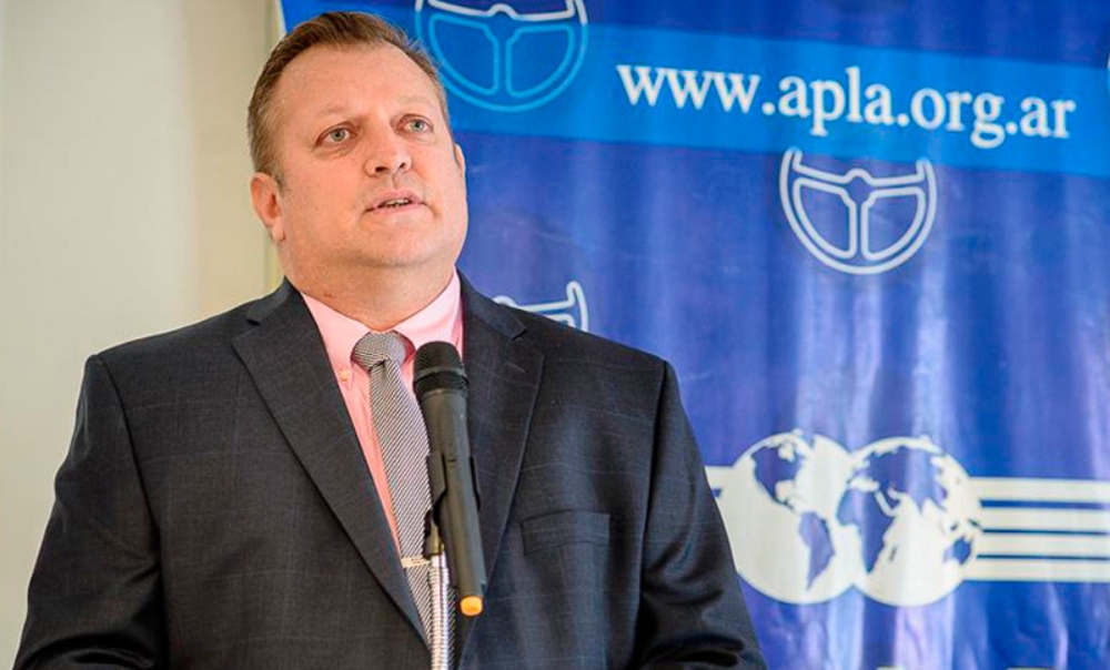 Acusan al Gobierno de “afanar” las rutas de Aerolíneas para los privados