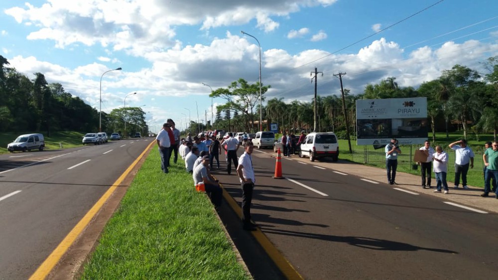 Taxistas de Iguazú protestaron por la presencia de Uber
