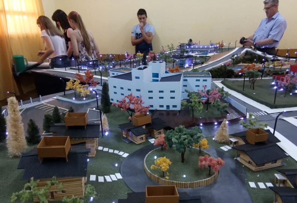 La EPET 16 de Dos de Mayo tuvo su novena ExpoTec