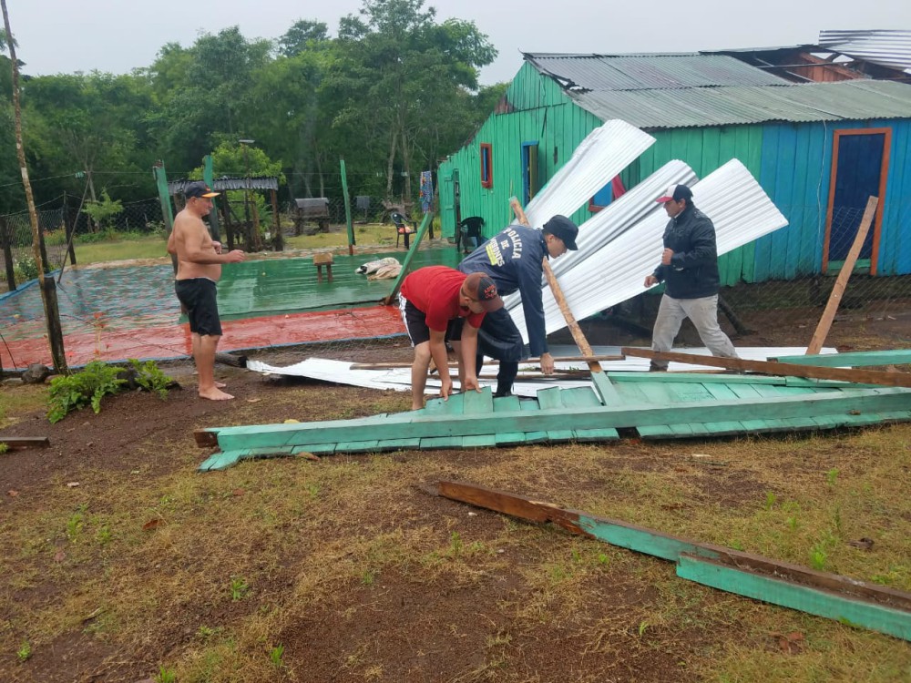 Abuelos fueron asistidos tras temporal en Bonpland