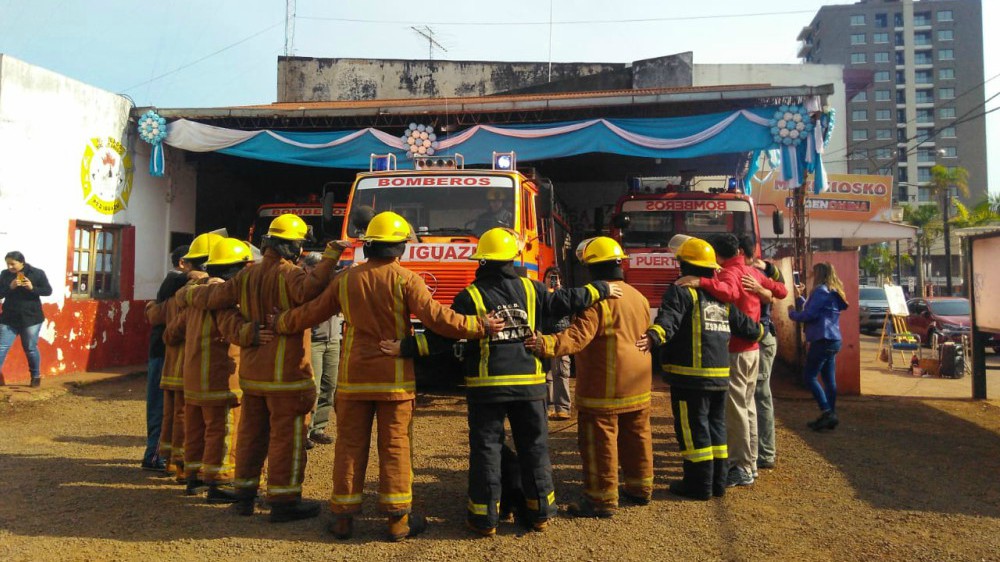 Campaña solidaria navideña de los bomberos voluntarios de Iguazú