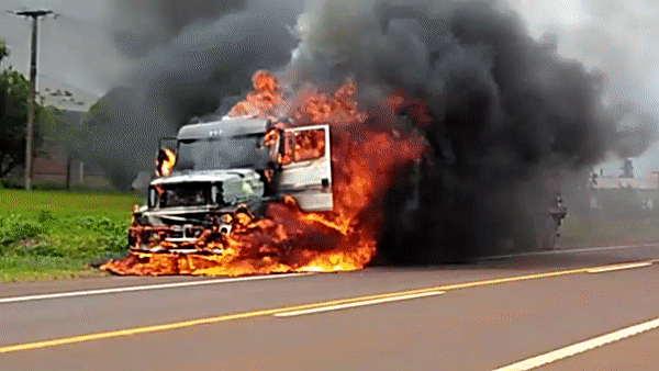 Camión ardió en la ruta nacional 14