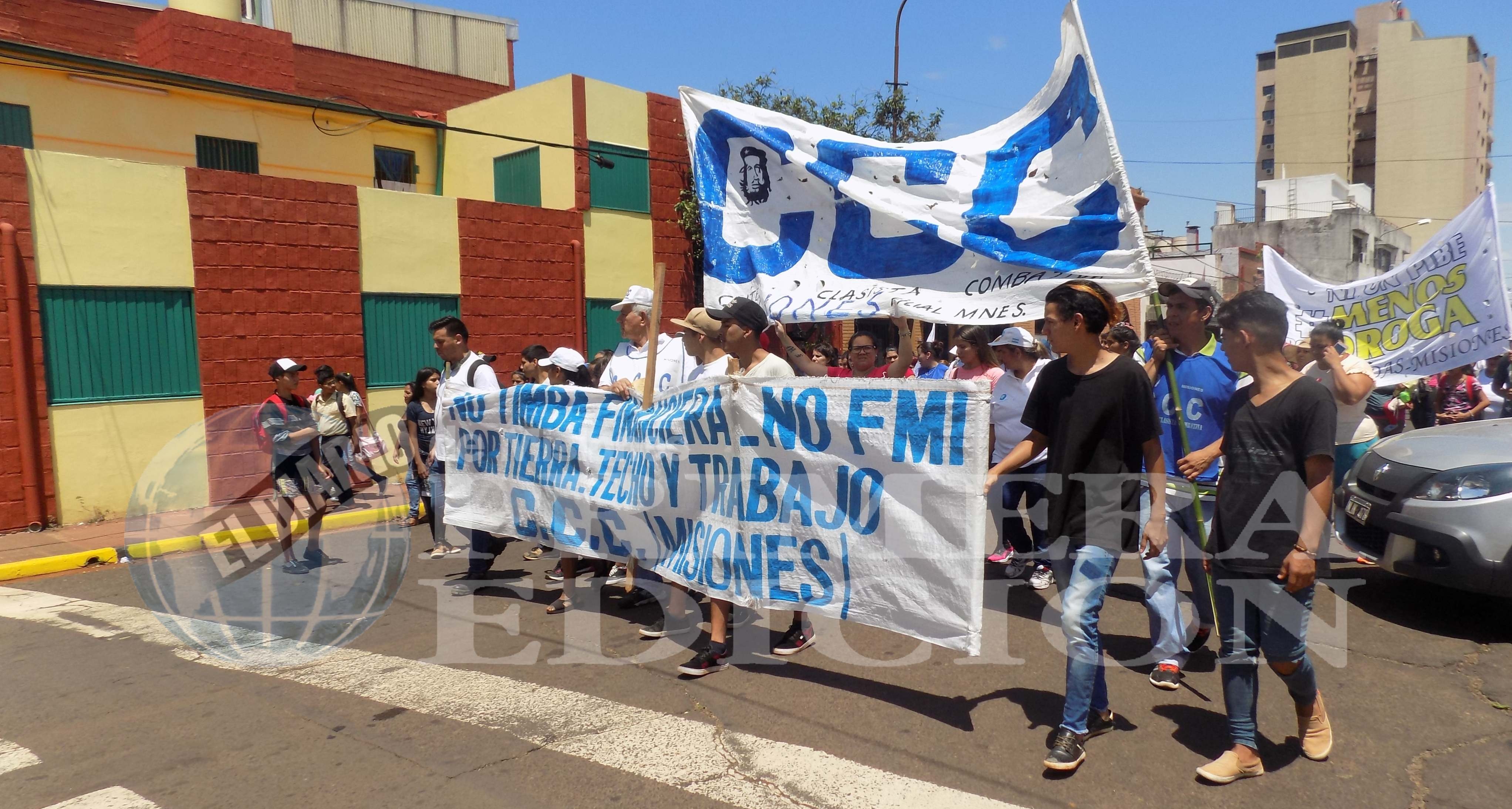 Marcharon en Misiones por la declaración de Emergencia Social