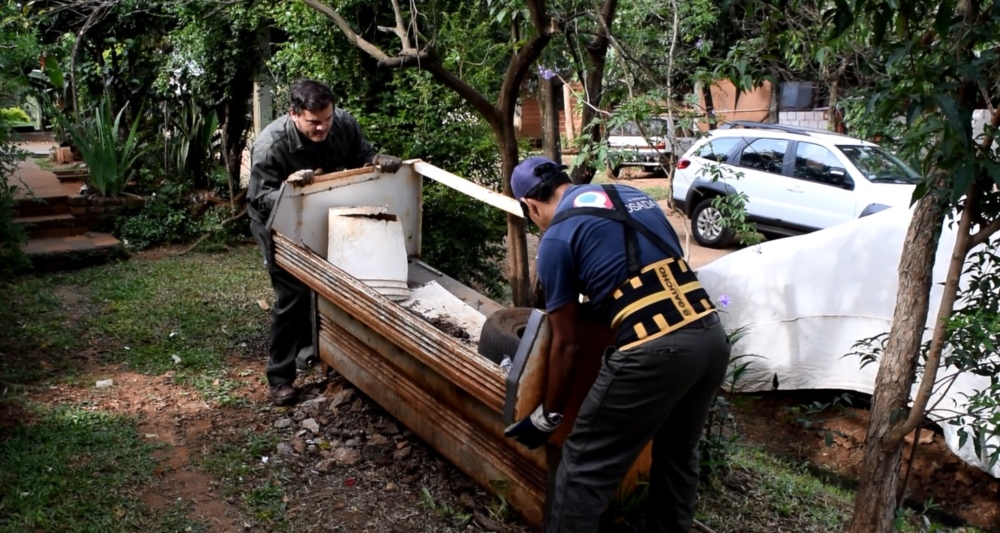 Dengue: “se juntan 30 toneladas diarias de diversos cacharros”