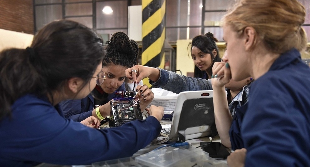 Un vistazo a la desigualdad entre estudiantes varones y mujeres
