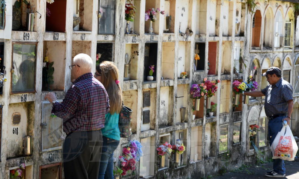 Día de los difuntos: “Tratamos de mantener viva esta tradición”