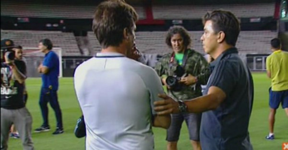 Gallardo se acercó a saludar al plantel de Boca