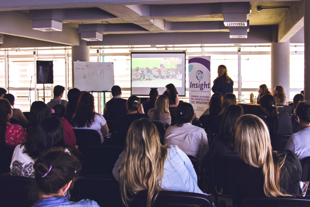 Piden incorporar grafología al plan de estudio formativo docente