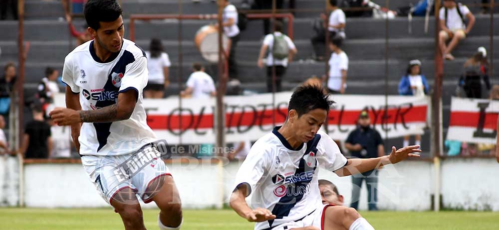 IRREMPLAZABLES. Adrián Yagusieczko (izquierda) y Hernán Galarza (en el piso), ambos de Guaraní estarán desde el arranque ante Brown.