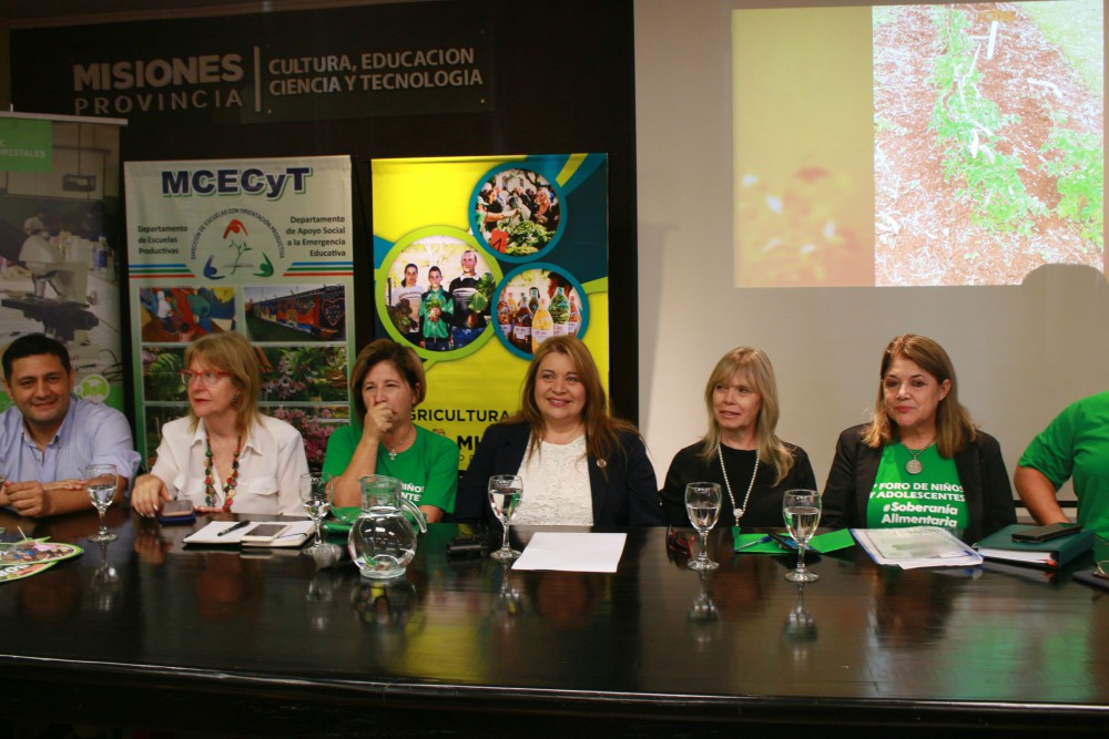 Destacaron a huertas escolares como recurso didáctico