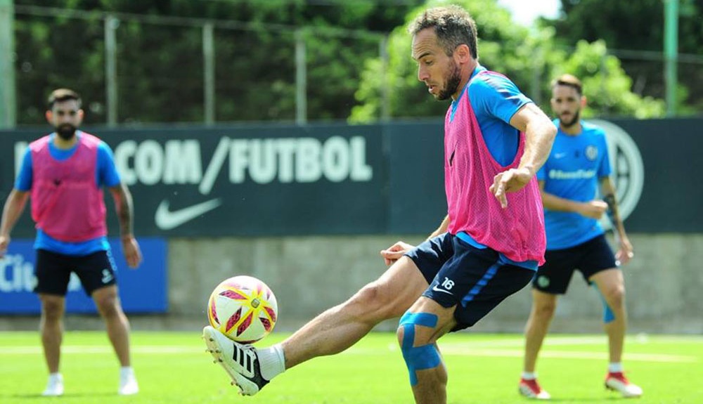 UNA FIJA. Fernando Belluschi ocupará un lugar en el mediocampo en el partido ante el “Fortín”.