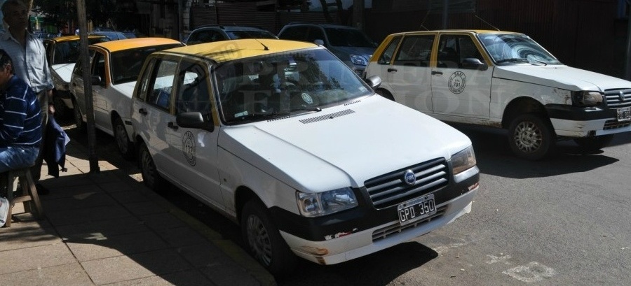 Concejales aprobaron estudiar nuevo aumento del precio de taxis