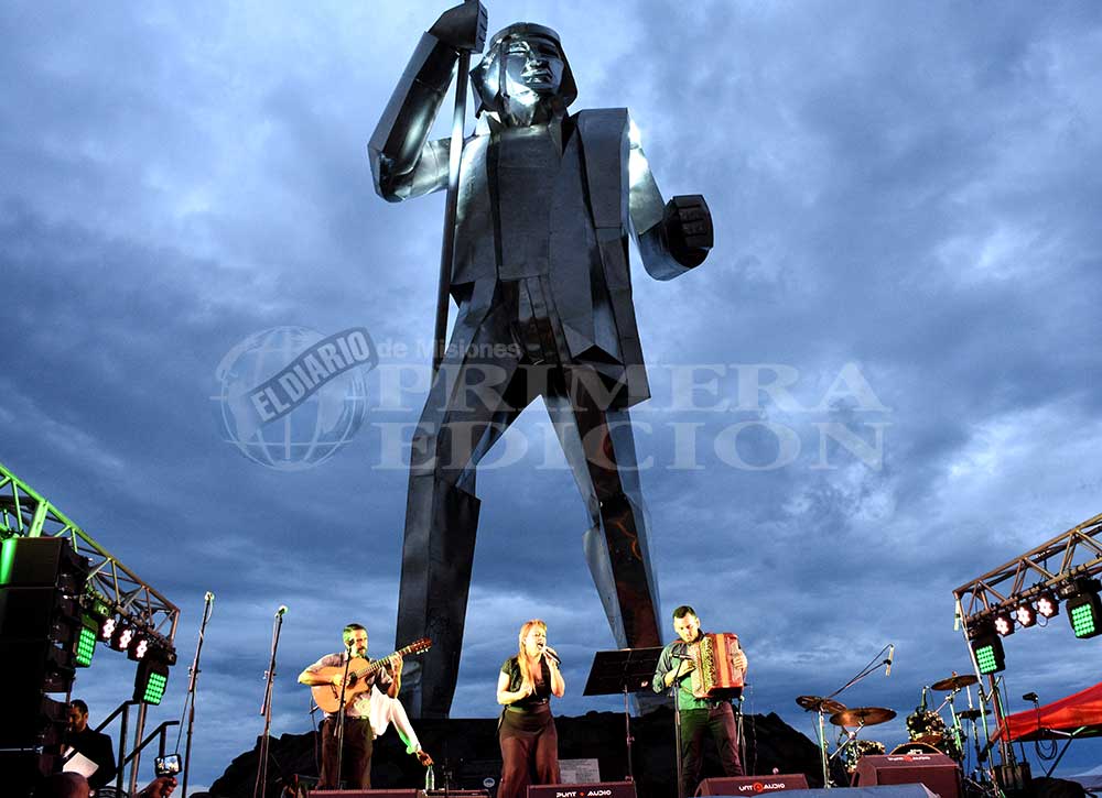 Comenzó la vigilia en homenaje al general Andrés Guacurarí