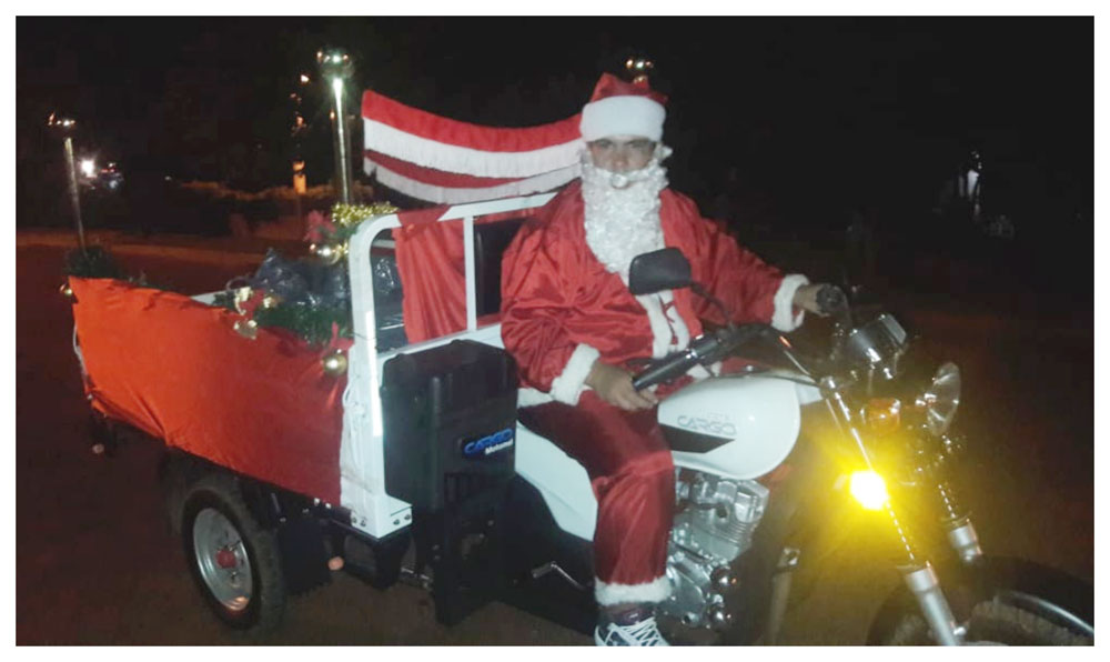 “Chino” Pitana, el Papá Noel corpeño Las golosinas más esperadas