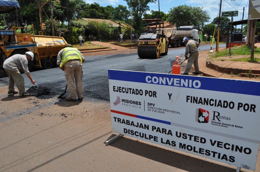 Asfaltan la avenida 17 de Agosto de Posadas
