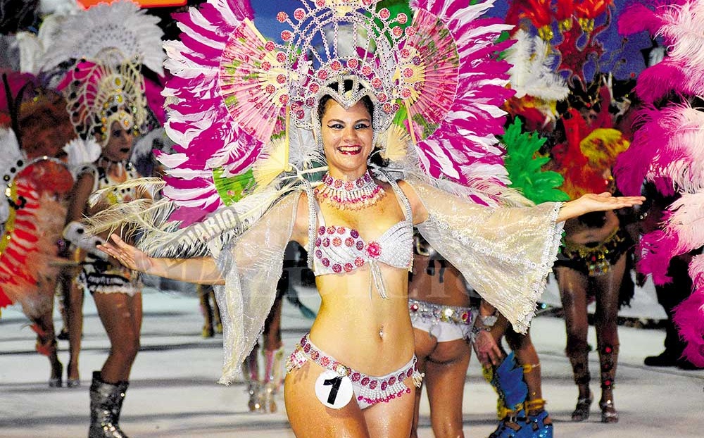 A pesar de la crisis, las comparsas se preparan para brillar