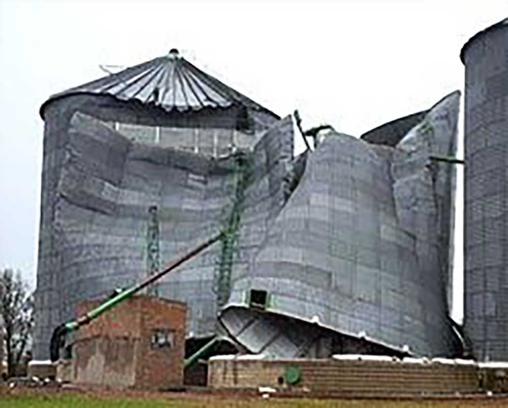 En Chaco, un tornado destruyó silos e hizo volar techos