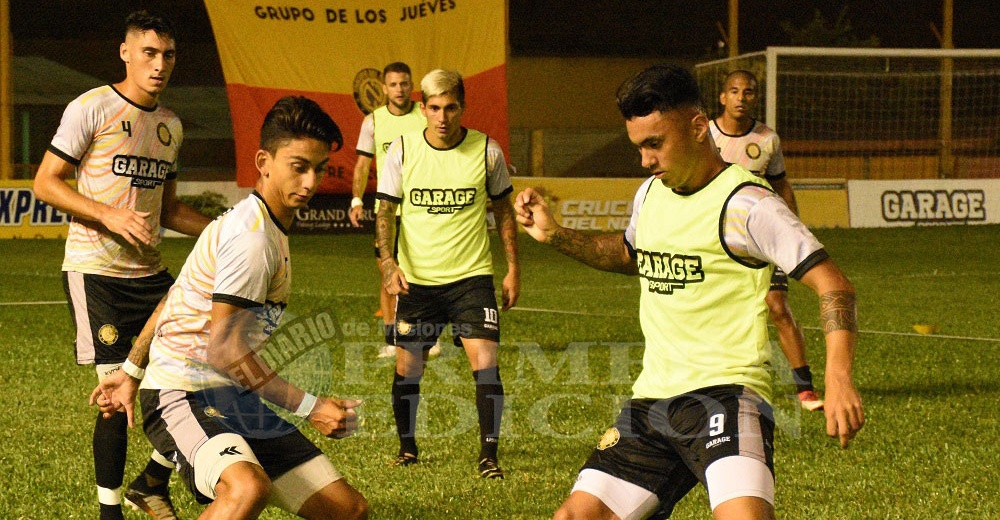 UN EQUIPO MIXTO. Sandro Bárbaro no contará con varios jugadores claves para este encuentro en Palpalá (Jujuy).