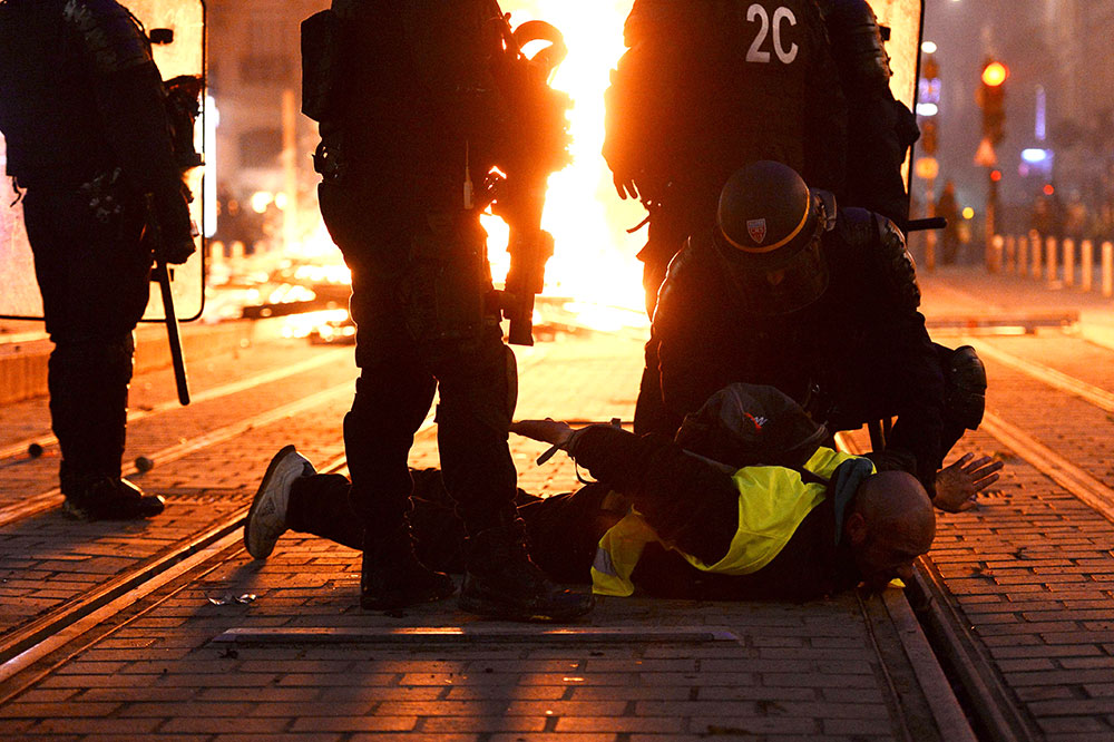 La protesta de los “chalecos amarillos” se expande a Bélgica y Holanda