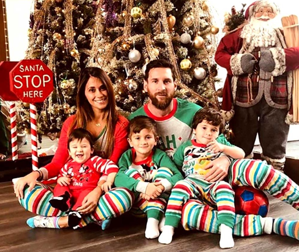 Messi hace furor en las redes con una foto navideña