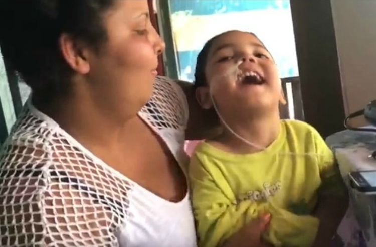 Colocaron paneles solares para asistir a un niño electrodependiente 