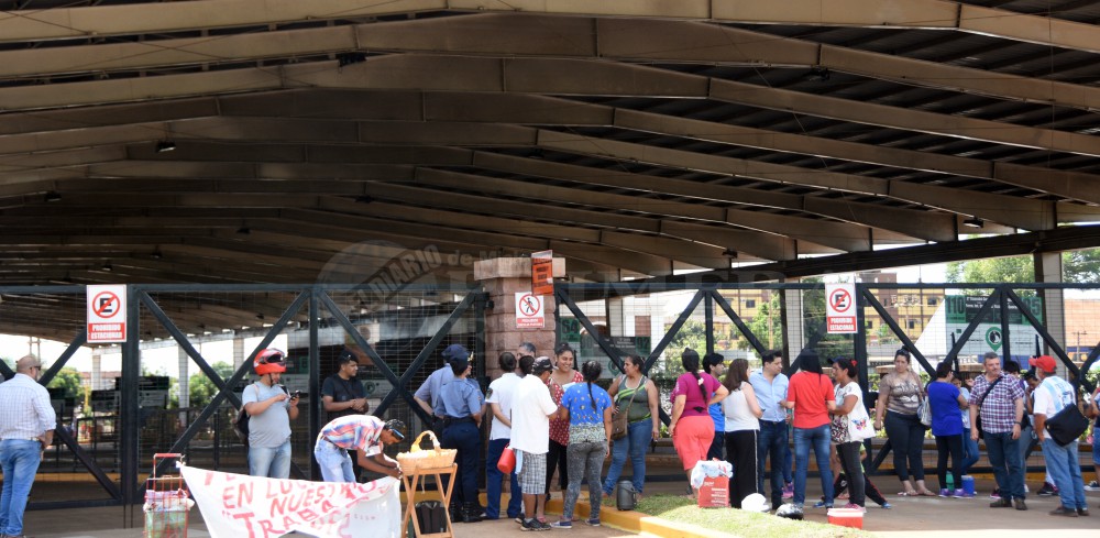 Vendedores ambulantes levantaron la protesta en la estación  Quaranta