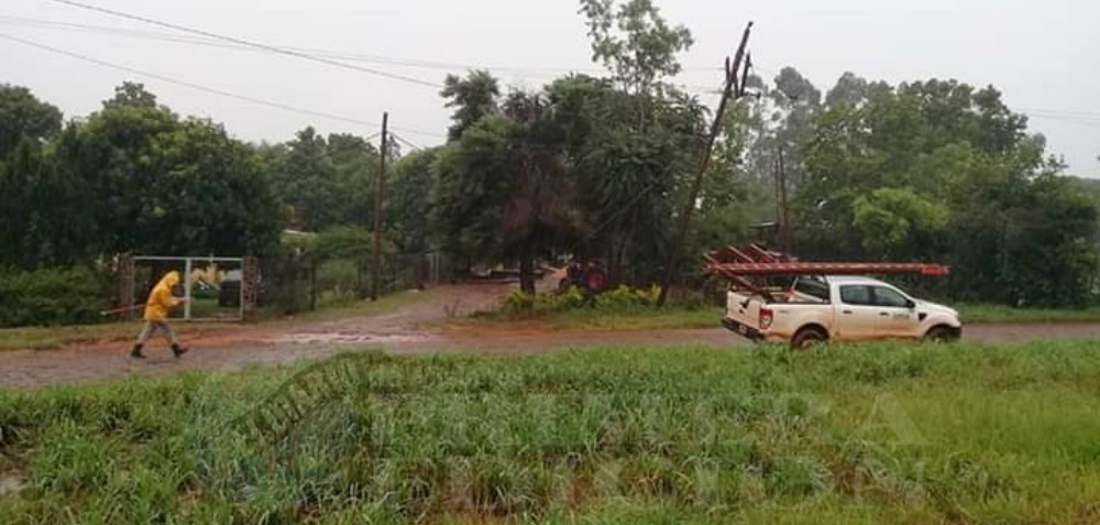 Vecinos permanecieron más de 26 horas sin luz luego del temporal del jueves