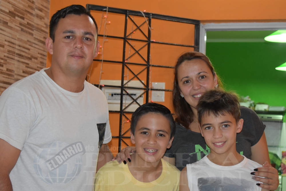 Mellizos conocieron a taxista que los salvó de robo motochorro