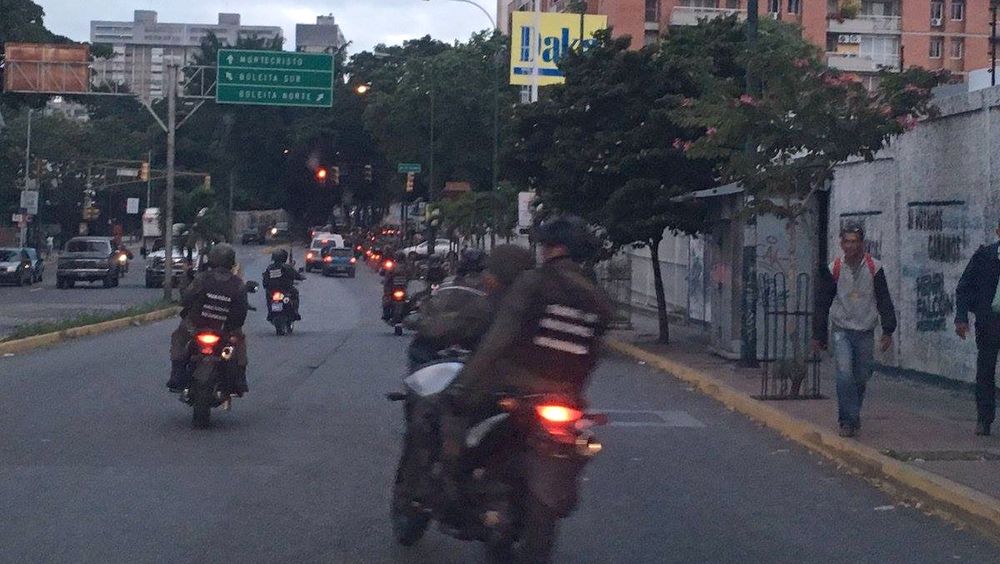 Uniformados venezolanos llaman al pueblo a desconocer a Maduro
