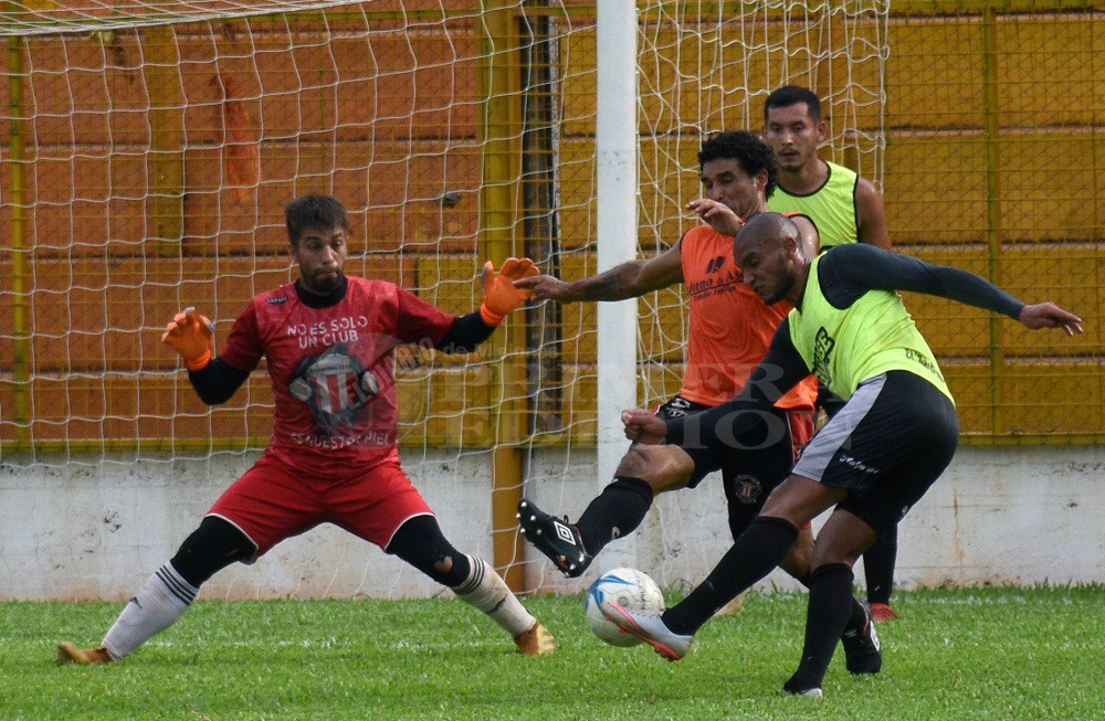 Crucero y Sporting no se sacaron ventajas en un encuentro amistoso