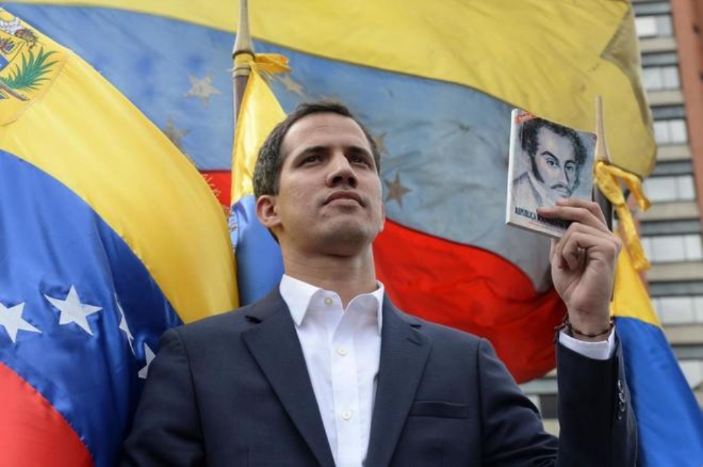 Guaidó juró como “presidente encargado de Venezuela”
