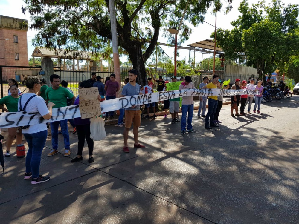 Vecinos de Iguazú se manifiestan en distintos puntos de la ciudad