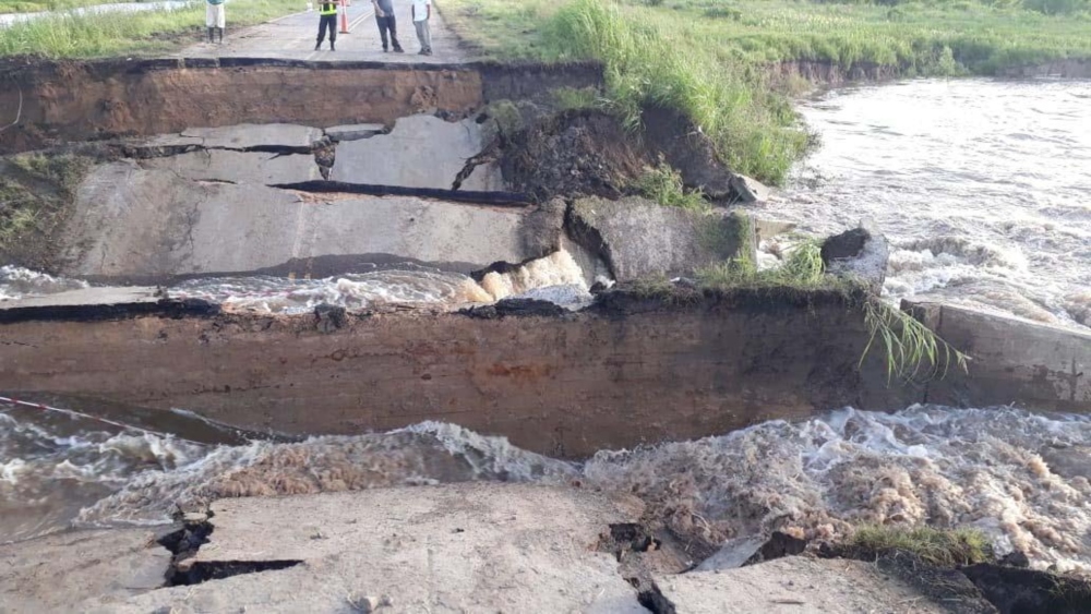 Inundaciones en Santa Fe: se hundió un tramo de la ruta 1