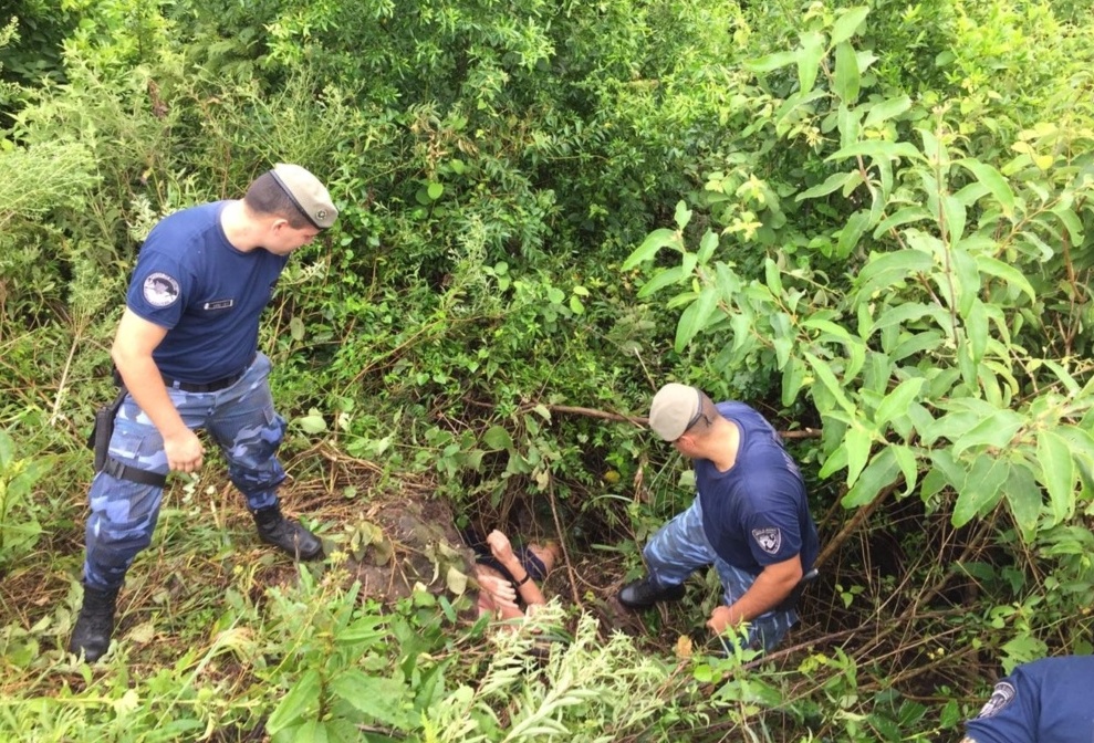 Desaparecido estuvo cinco días atrapado entre dos piedras: lo rescataron pero no sobrevivió