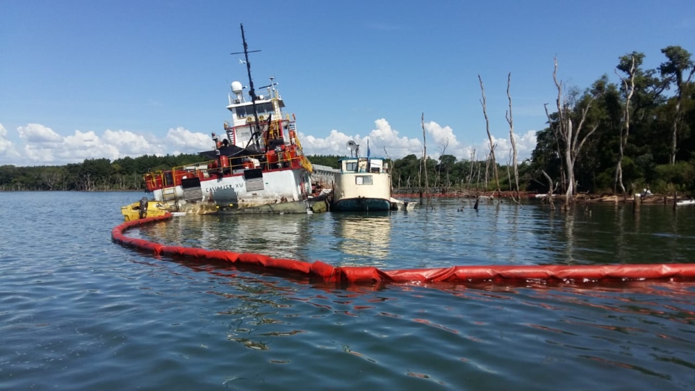 Reflotaron el remolcador paraguayo hundido parcialmente en el Paraná