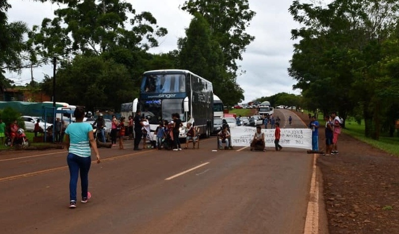 Continúa el corte de tareferos en la ruta 12 por el subsidio interzafra