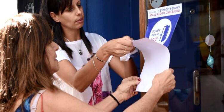 ESPACIOS SEGUROS. Desde el programa municipal contra el acoso, buscan adherir a más comercios barriales.