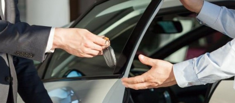 En enero se desplomó el patentamiento de autos 0Km y de motos