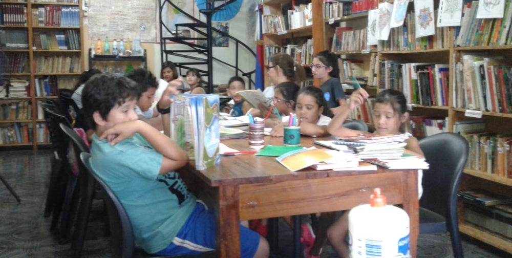 Corazones solidarios suman la merienda a las clases de apoyo escolar