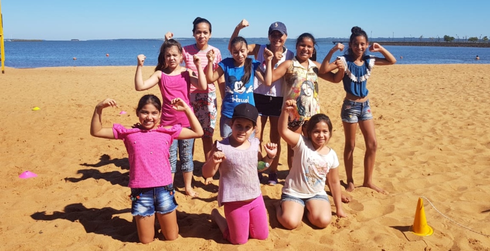 Chicos de Posadas disfrutan de la colonia de vacaciones en El Brete