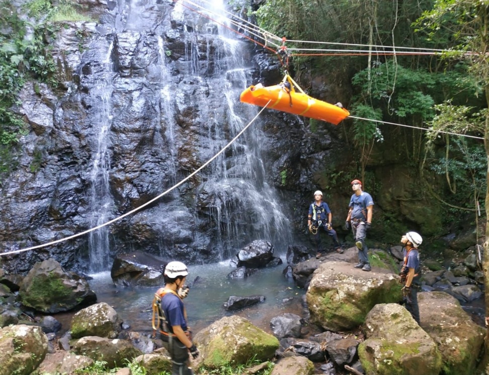 Bomberos voluntarios se perfeccionaron en San Vicente