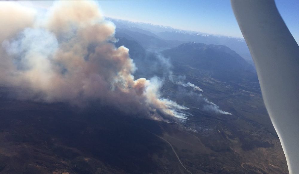 Chubut: se reactivó el fuego en Epuyén y avanza en campos de Benetton