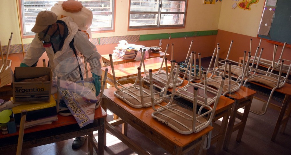 Comienzan a fumigar las 195 escuelas de Posadas