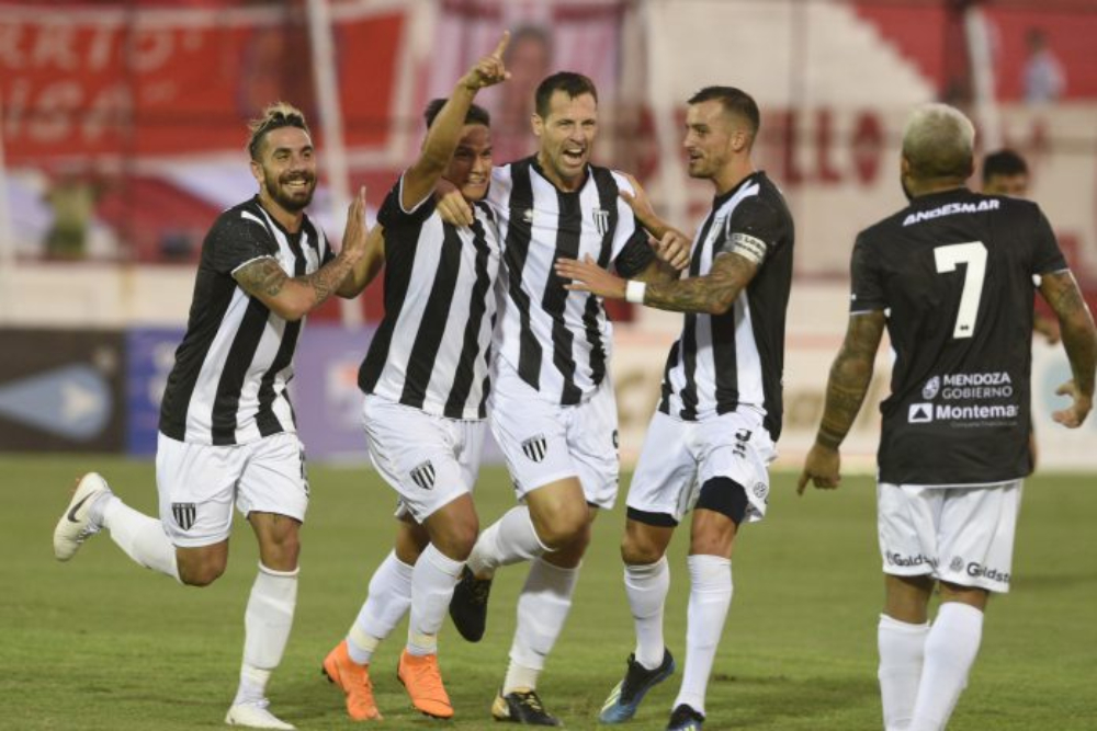 B Nacional: Gimnasia (M) empató y no pudo acercarse al puntero