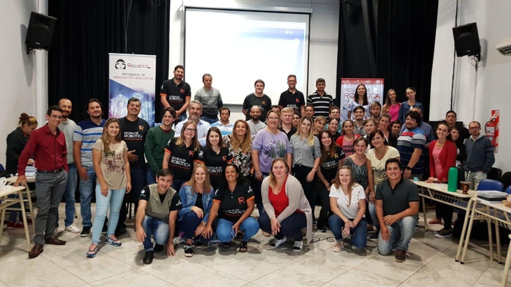 Capacitaciones para los facilitadores de la Escuela de Robótica